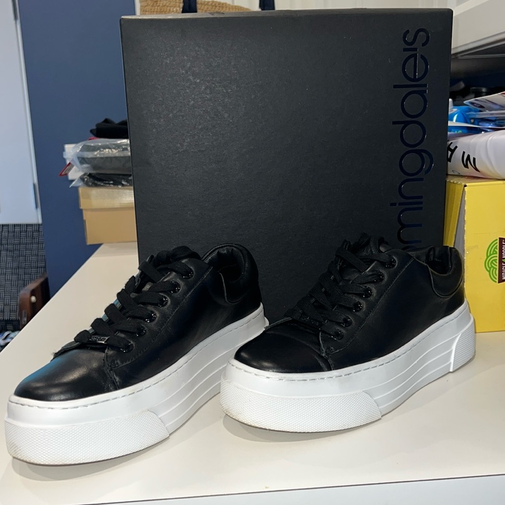 J/slides woman black sneakers, size 8